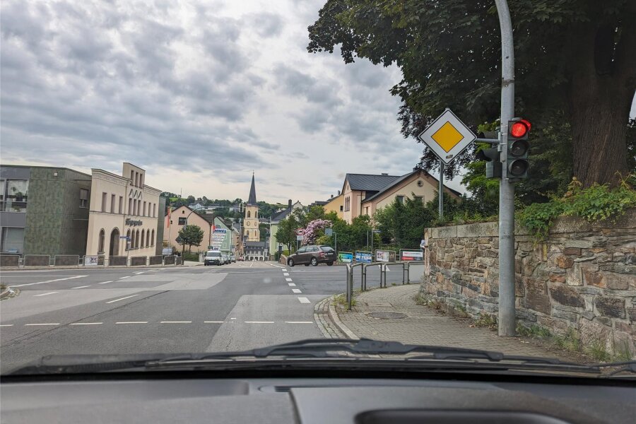 Erzgebirge: Wichtige Kreuzung bald gesperrt - Die Bürgergartenkreuzung in Stollberg wird bald gesperrt.