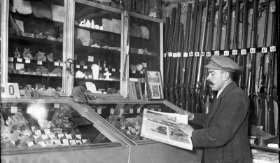 Erzgebirger sammelte die Welt - Bruno Gebhardt in der ursprünglichen Sammlung, zu der auch viele Waffen gehörten.