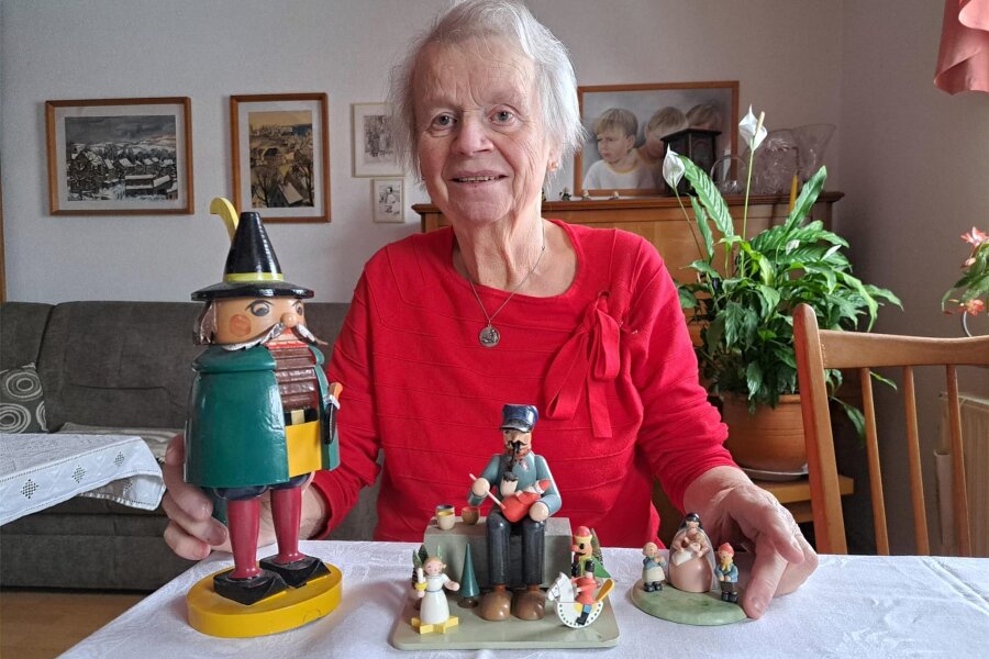 Erzgebirgerin sammelt leidenschaftlich Figuren von Wendt und Kühn aus Grünhainichen - Gisela Fahsel aus Grünhainichen zeigt drei ihrer Lieblingsstücke. Alle drei sind aus den 1930er-Jahren.