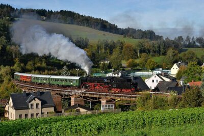 Erzgebirgische Aussichtsbahn verbindet am Wochenende Tradition und Zukunft des Schienenverkehrs - Museumszug des Vereins Sächsischer Eisenbahnfreunde in Markersbach.