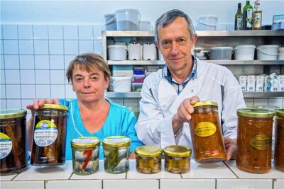Erzgebirgischer Feinkosthändler Cistecky gibt sein Geschäft auf - Bernd und Gisela Cistecky geben ihr Fisch- und Feinkostgeschäft in Albernau schweren Herzens auf.