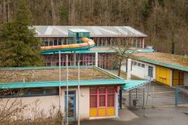 Erzgebirgsbad wird Flüchtlingsheim - Das seit Sommer 2014 geschlossene Erzgebirgsbad in Thalheim.