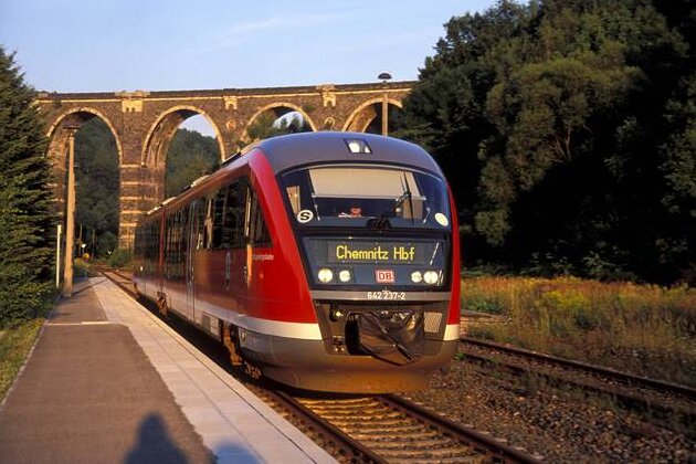 Erzgebirgsbahn schickt bald ersten Hybridzug auf Testfahrt - Ein Zug der Baureihe 642. Die Erzgebirgsbahn hat 16 davon, 13 sollen umgerüstet werden.