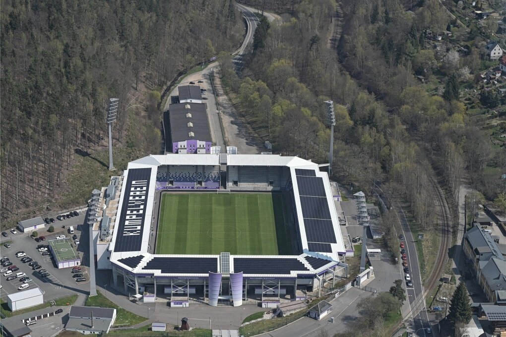 Erzgebirgsstadion FC Erzgebirge Aue steckt erneut in finanziellen