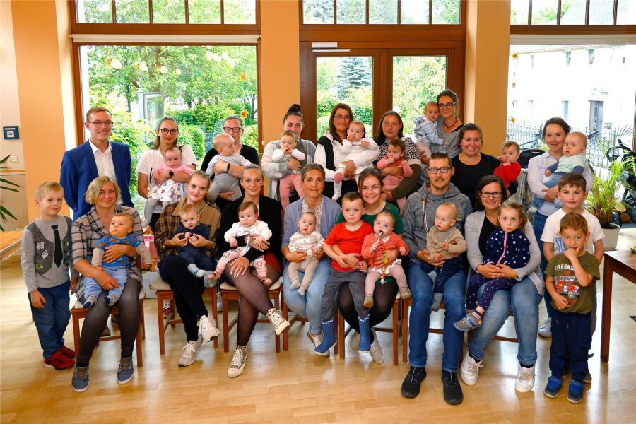 Erzgebirgsstadt begrüßt Babys – so wenige wie noch nie - In der Begegnungsstätte „Kaffeekännchen“ der Volkssolidarität in Oelsnitz hat die Stadt Babys empfangen.