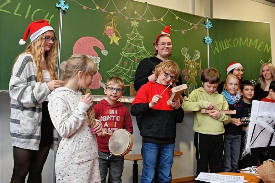 Erzieher in spe wichteln für Kinder - Besuch der Pestalozzi-Schüler im BSZ zum Nikolaus ist bereits Tradition. 