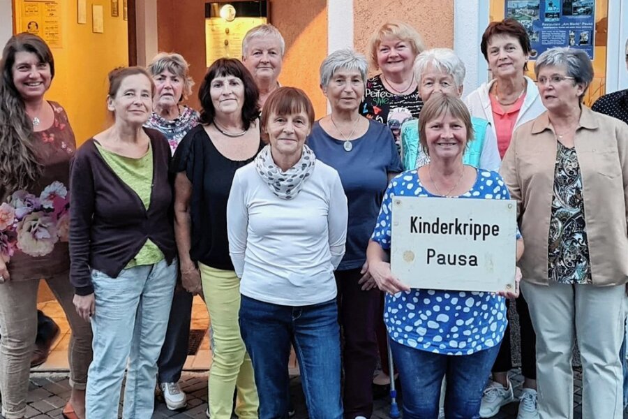 Erzieherinnen von einst tauchen in Pausas Krippengeschichte ein - Treffen der ehemaligen Pausaer Krippenerzieherinnen. 