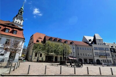 Es eilt: Warum sich Frankenbergs Stadträte schon wieder treffen - In das Frankenberger Rathaus (rechts) am Markt soll noch in diesem Jahr ein neuer Bürgermeister einziehen.