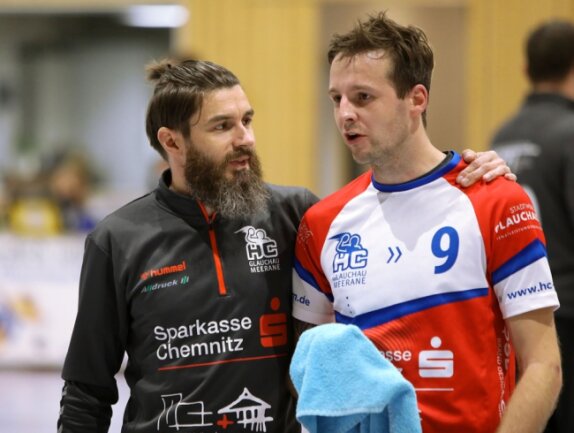 Vom Co-Trainer zum Cheftrainer und wieder zurück: Oliver Pflug (links/hier mit Franz Schmidt) hat das Team des HC Glauchau/Meerane zum Klassenerhalt in der mitteldeutschen Oberliga geführt. 