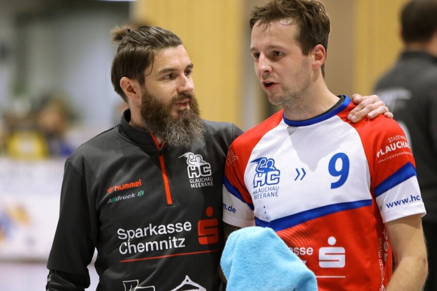 Vom Co-Trainer zum Cheftrainer und wieder zurück: Oliver Pflug (links/hier mit Franz Schmidt) hat das Team des HC Glauchau/Meerane zum Klassenerhalt in der mitteldeutschen Oberliga geführt. 
