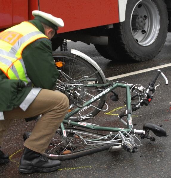 "Es gibt auf beiden Seiten Verrückte" - 
              <p class="artikelinhalt">Haben zugenommen: Unfälle mit Radfahrern. Wohl dem, der sich mit einem Helm vor schlimmeren Schäden geschützt hat.</p>
            
