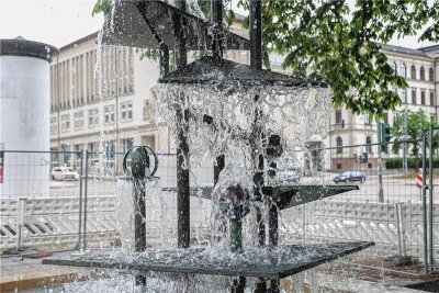 Es klappert und leuchtet – zwei historische Chemnitzer Brunnen werden wiederbelebt - Nach drei Jahren Sanierung sprudelt der Klapperbrunnen wieder.