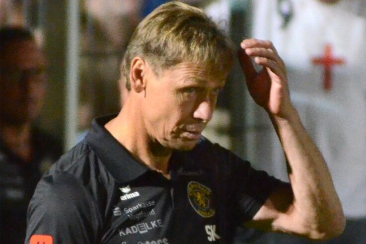 VfB-Trainer Sven Köhler hat nach zwei Unentschieden und der Derby-Niederlage gegen Plauen einige Probleme zu lösen.