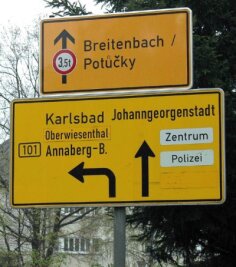 Es tut sich was im Schilderwald - 
              <p class="artikelinhalt">Wie man durch Schwarzenberg zur tschechischen Grenze kommt, zeigen neue Schilder, so der Vorwegweiser in Höhe Rathaus. </p>
            