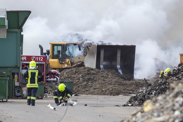 Espenhain: Feuer in Recyclingfirma - 