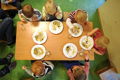 Essengeld in Kita: Erneute Erhöhung in Mühlental steht im Raum - Das Mittagessen (Symbolbild) in der Kita Marieney soll für Kinder künftig 4,20 Euro kosten.