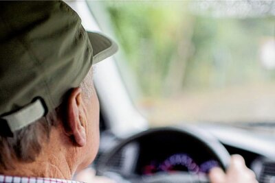 EU will alle über 70-Jährigen zum Fahrtauglichkeitscheck schicken - Die EU will die Führerschein-Laufzeit befristen, um damit Fahrtauglichkeitschecks für Senioren zu erleichtern. 
