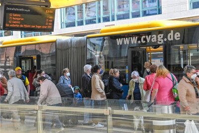 Eubaer Straße gesperrt: Bus muss Umleitung fahren - Ab Montag fahren die Busse der Linien 82 und 83 auf einer veränderten Strecke.