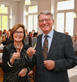 Eulenberger feiert 70. Geburtstag - Thomas Eulenberger, hier mit seiner Frau Helga, stieß mit seinen Gästen an. 