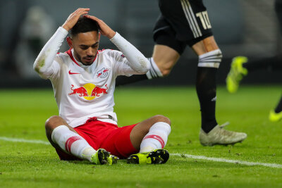 Europa-League-Aus für RB Leipzig: Schock durch spätes 1:1 gegen Trondheim - Leipzigs Spieler Matheus Cunha bedauert einen Fehlschuss.