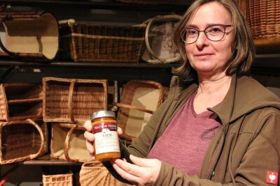 Europäischer Bauernmarkt in Plauen: Das sind die Geheimtipps der Händler - Korbhändlerin Manuela Grimmer liebt Aprikosenmarmelade aus Österreich.