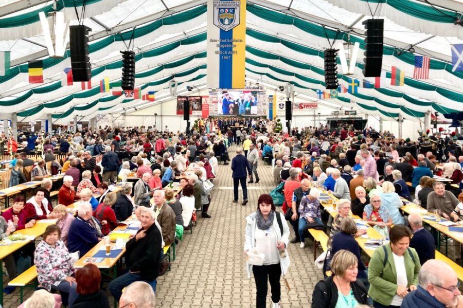 Europäisches Blasmusikfest: Musiker nehmen Kurort in Beschlag - 