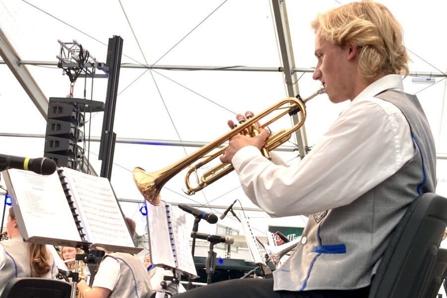 Die Jugendformation vom gastgebenden Bergmannsblasorchester Aue-Bad Schlema meisterte ihren Auftritt beim großen Festival mit Bravour.