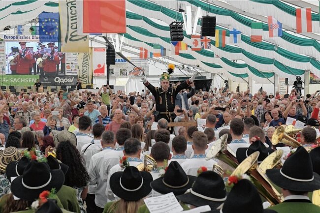 Europäisches Blasmusikfestival: In Bad Schlema herrscht ab Freitag musikalischer Ausnahmezustand - Beim Europäischen Blasmusikfestival in Bad Schlema gibt es auch in diesem Jahr wieder drei Tage ein Nonstop-Programm. 