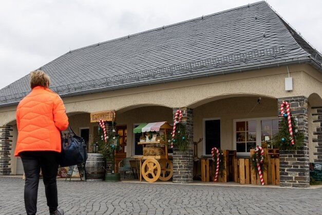 Ex-Buswarte sucht neuen Pächter - Nach anderthalb Jahren gibt der Tierschutzverein Rowi-Röthenbach die Alte Buswarte wieder auf. Es sei "ein schönes Projekt zur falschen Zeit" gewesen, sagt Vereinschefin Folke Lanius. 