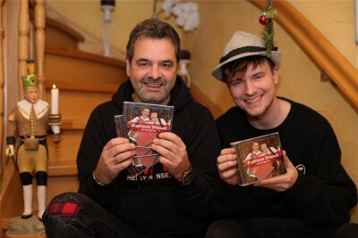 Ex-Frontmann der Randfichten: Thomas „Rups“ Unger präsentiert mit Toni im Erzgebirge neue CD - „Rups“ und Sohn Toni präsentieren in Lauter ihre neue Weihnachts-CD.