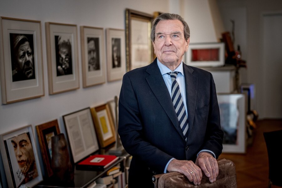 Ex-Kanzler Schröder kämpft vor Gericht um Büro - Schröder war von 1998 bis 2005 Kanzler und von 1999 bis 2004 Vorsitzender der SPD.