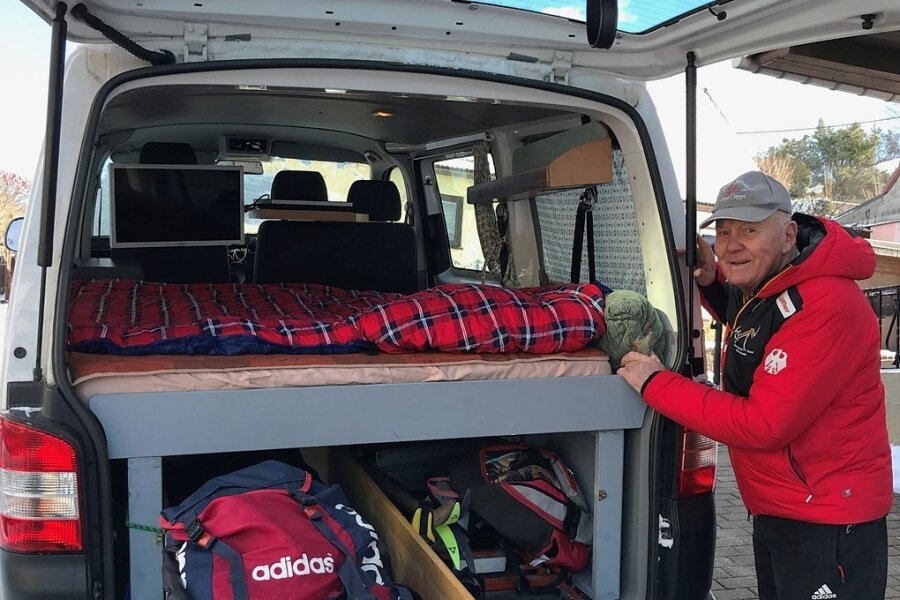 Ex-Paralympics-Trainer beim Wasalauf: Werner Nauber will es mit 81 Jahren noch einmal wissen - Werner Nauber hat einen Transporter für seine Zwecke umgebaut. Vieles passt rein - Skiausrüstung natürlich, aber auch Liege, Heizung, herausziehbare Materialkiste, Fernseher, Kochgelegenheit... Für die Soloreise nach Schweden ist der Sehmaer mit seinem umfangreich bestückten Gefährt für alle möglichen Eventualitäten gerüstet.