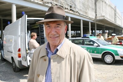 Ex-"Tatort"-Kommissar Dietz-Werner Steck ist tot - Dietz-Werner Steck als Hauptkommissar Ernst Bienzle 2006 bei Dreharbeiten zu dem Tatort «Bienzle und die große Liebe».
