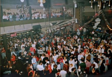 Ex-Uni-Mitarbeiter erinnern sich an geile Zeit in Lichtenstein - Uni-Disco anno 1995: Da hieß es Schlange stehen nach Eintrittskarten.