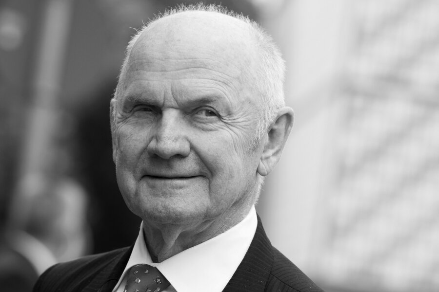 Ex-VW-Chef Ferdinand Piëch ist tot - Der frühere VW-Vorstands- und Aufsichtsratschef Ferdinand Piëch ist gestorben.