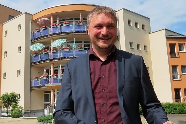 Ex-Zeitsoldat leitet nun DRK-Pflegeheim in Werdau - Marcel Strobel ist jetzt Chef von 68 Mitarbeitern.