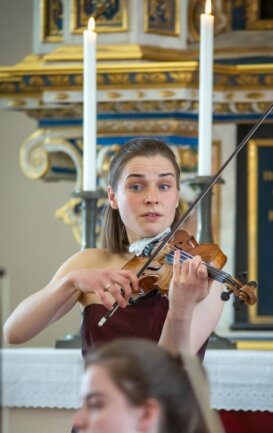Soloviolinistin Charlotte Thiele mit ihrem emotionalen Spiel der"Chaconne" von Bach.