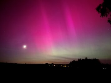 Experte rechnet mit weiterer Polarlicht-Nacht über Sachsen: "Satelliten-Werte sehen gut aus" - Über dem Mittweidaer Ortsteil Frankenau waren ebenfalls Polarlichter zu sehen.