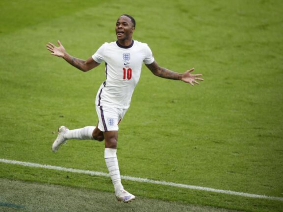 Expertensicht: Warum die Engländer im EM-Finale die besseren Chancen haben - Raheem Sterling bejubelt hier sein Tor zum 1:0 gegen Deutschland. 