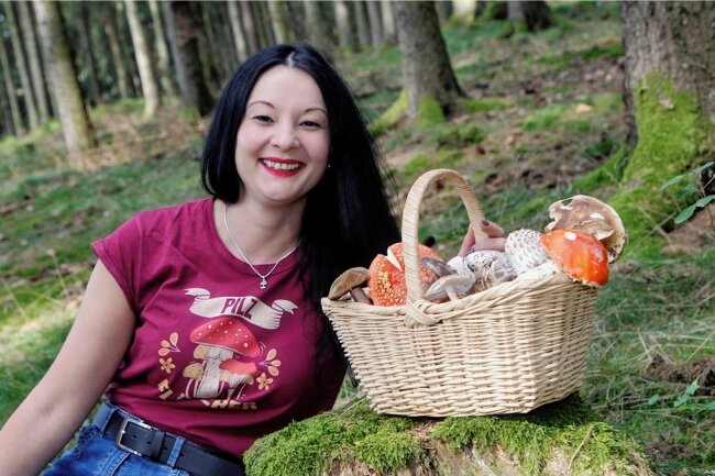 Expertin warnt: Diese Pilze sind zum Verwechseln ähnlich - Pilzberaterin Sandra Gruner will mit ihren Kollegen zur Pilzausstellung auf den Pilz des Jahres aufmerksam machen. Es ist der Fliegenpilz. 