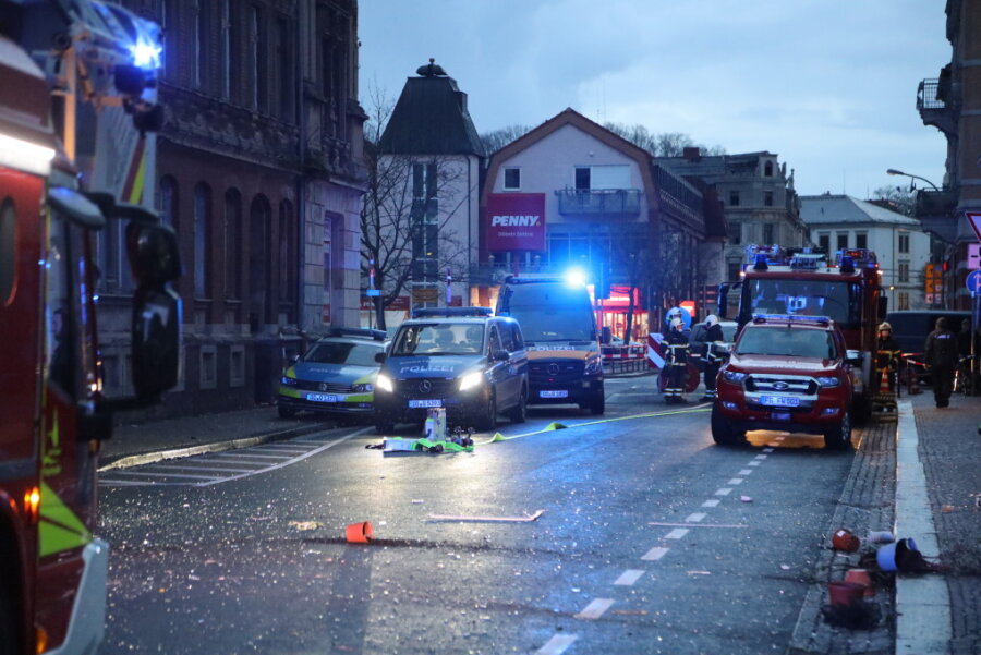 Explosion erschüttert Haus in Döbeln - drei Verletzte