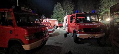 Explosion: Feuerwehr findet einen Toten - 