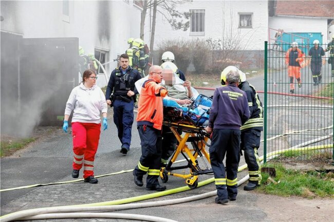 Explosion in Chemnitzer Lagerhalle: Ursache noch immer nicht geklärt - Ein Mann wurde bei dem Brand Mitte März an der Agnesstraße schwer verletzt. 