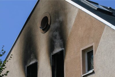 Explosion in Rohrbach und Brand in Lugau: Leiche identifiziert - Lugau: Der Brand im Obergeschoss ist noch glimpflich verlaufen. 