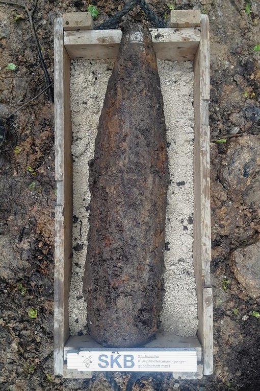 Diese Granate war im Ottendorfer Wald gefunden worden.Experten vom Kampfmitelbeseitigungsdienst sprengten sie. Foto Lars Müller 