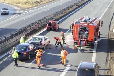 Fünf Menschen bei Unfall auf der A72 verletzt - 