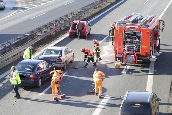 Fünf Menschen bei Unfall auf der A72 verletzt - 