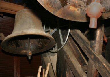 Fünf nach Zwölf: Glocken kaputt - 
              <p class="artikelinhalt">Seit 1920 hängen die Glocken in der Laurentiuskirche. Jetzt hat ihr letztes Stündlein geschlagen.</p>
            