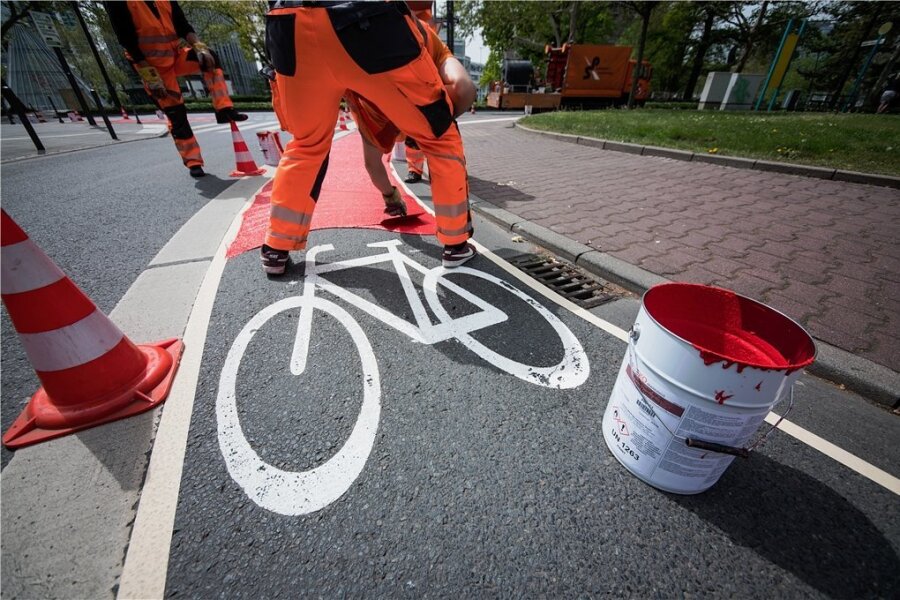 Fünf Wege zu sicherem Radverkehr - Fahrradwege rot zu streichen, macht ihre Benutzung nicht zwangsläufig sicherer. 