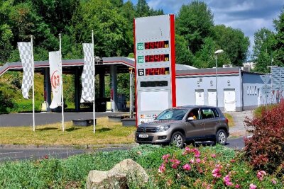 F1-Tankstelle am Grenzübergang Klingenthal macht zum Monatsende dicht - Diese F1-Tankstelle am Grenzübergang Klingenthal schließt zum Monatsende.